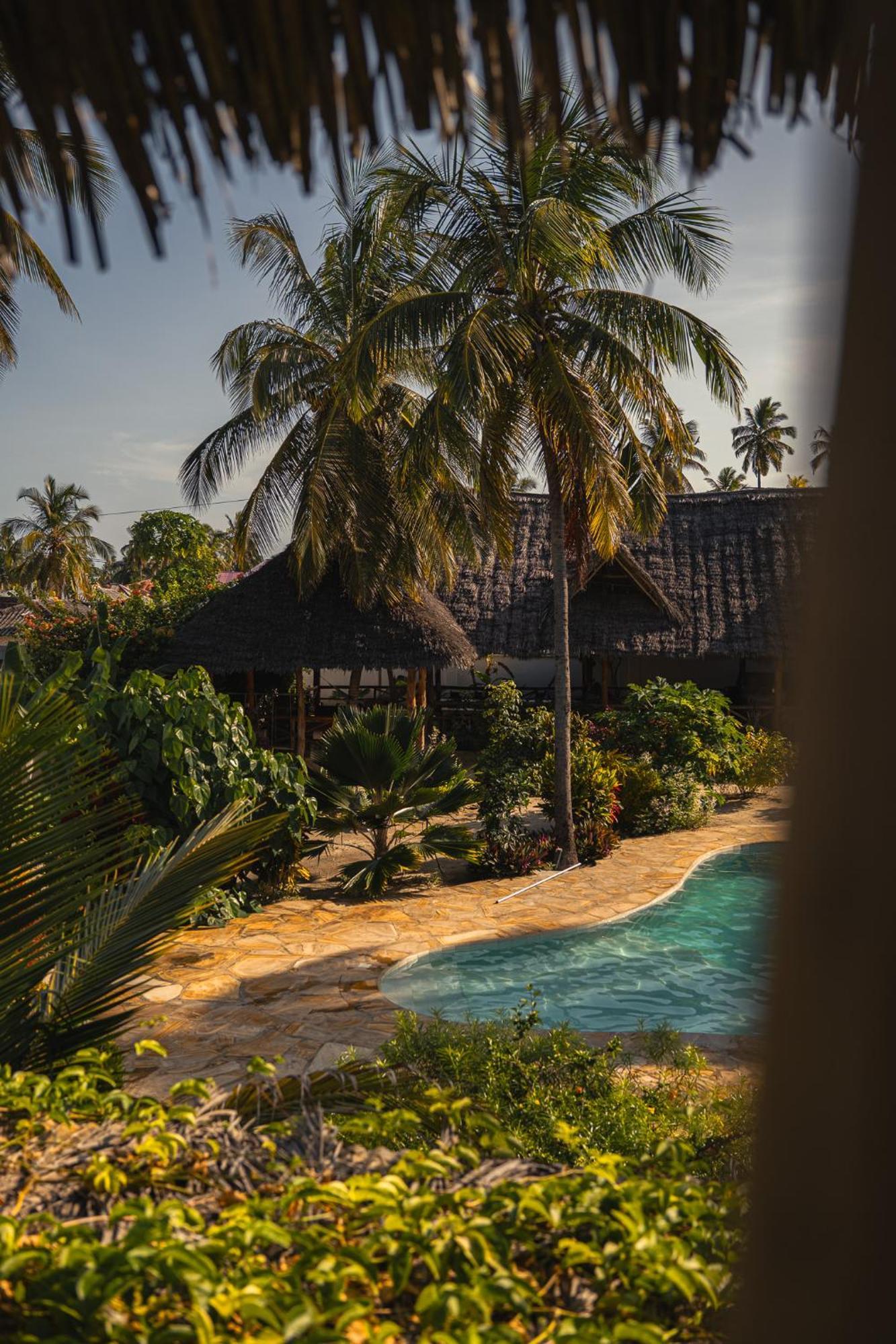 The Garden Hotel Paje Bagian luar foto