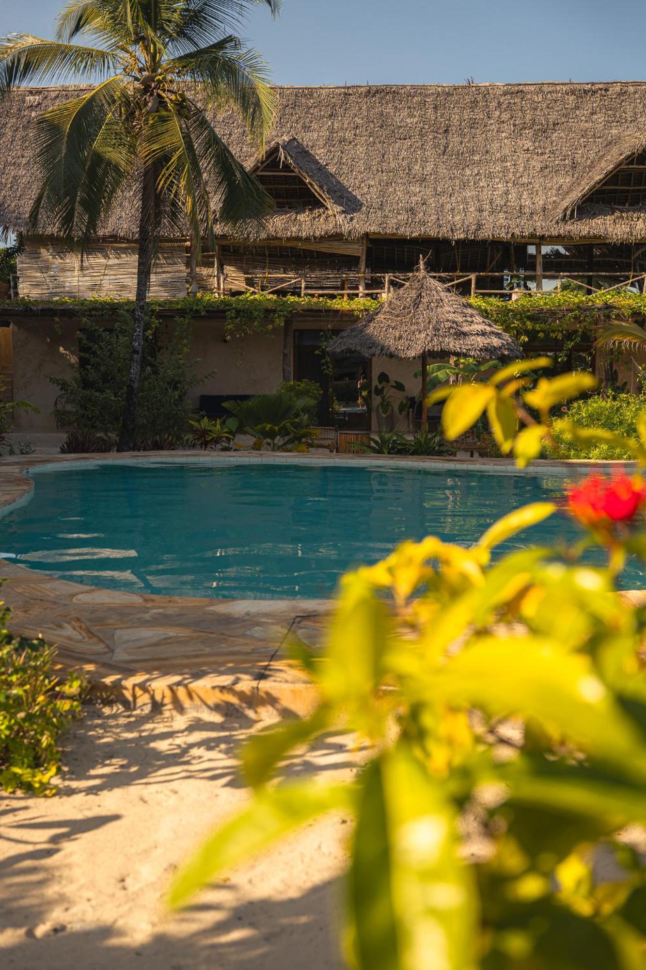 The Garden Hotel Paje Bagian luar foto
