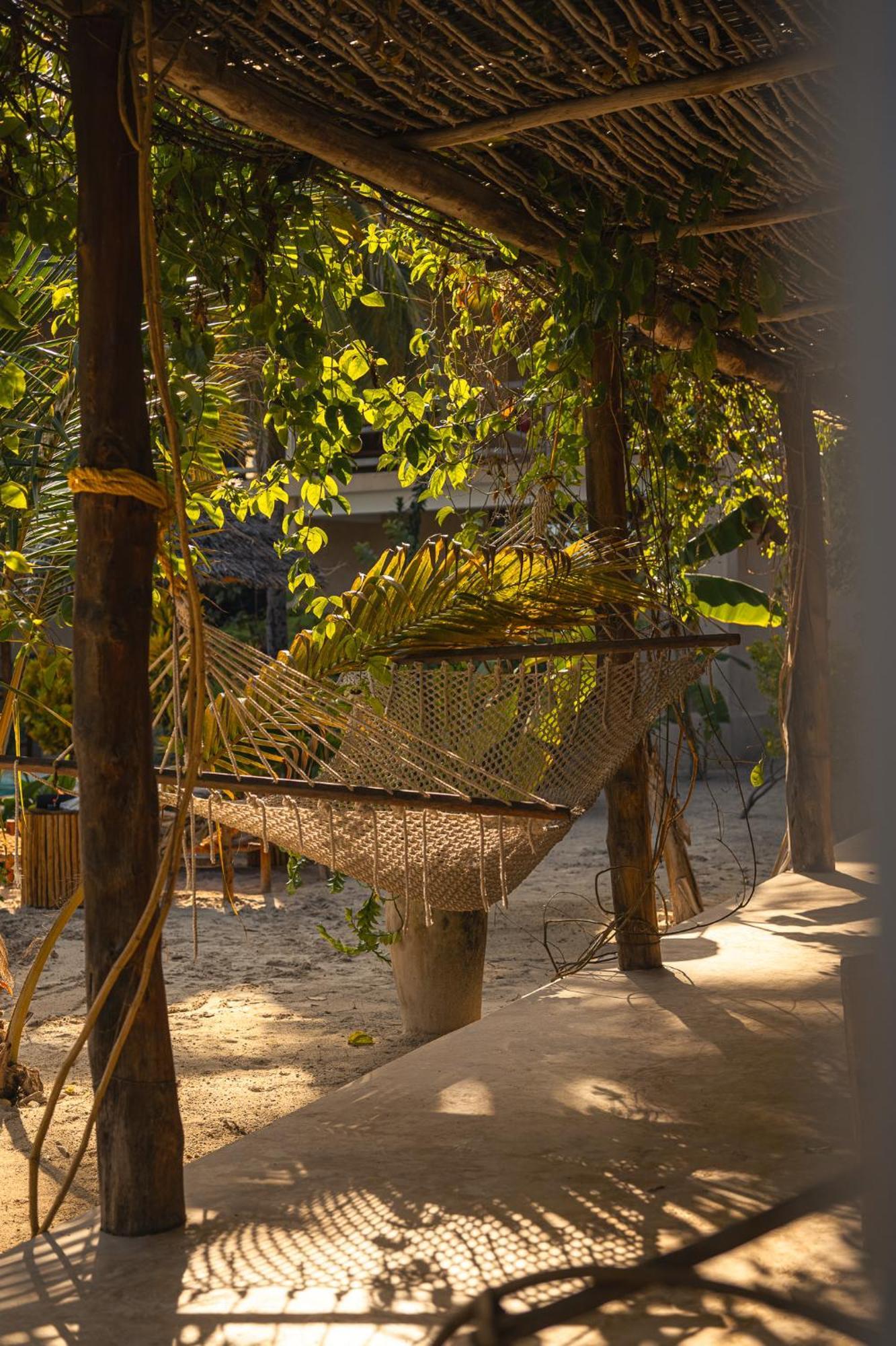 The Garden Hotel Paje Bagian luar foto